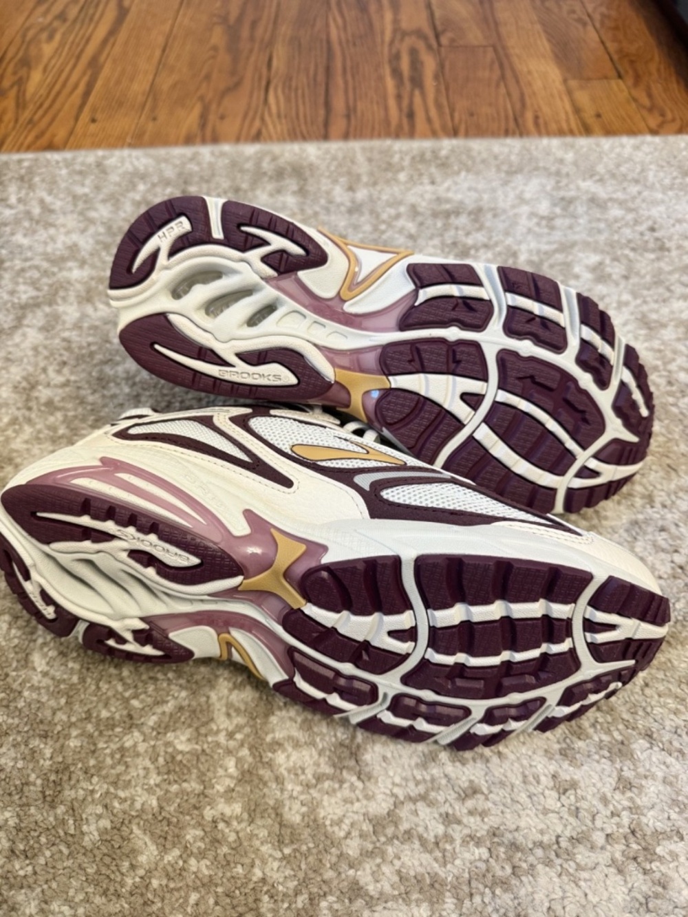 [Rare] Brooks Adrenaline GTS 4 - Beet/Moonbeam - NWT - Picture 5 of 8